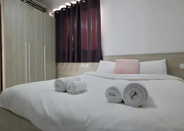 Valletta View 2br With Terrace 그지라