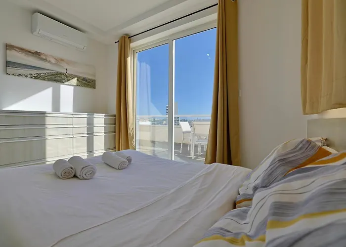 Valletta View 2br With Terrace 아파트 *