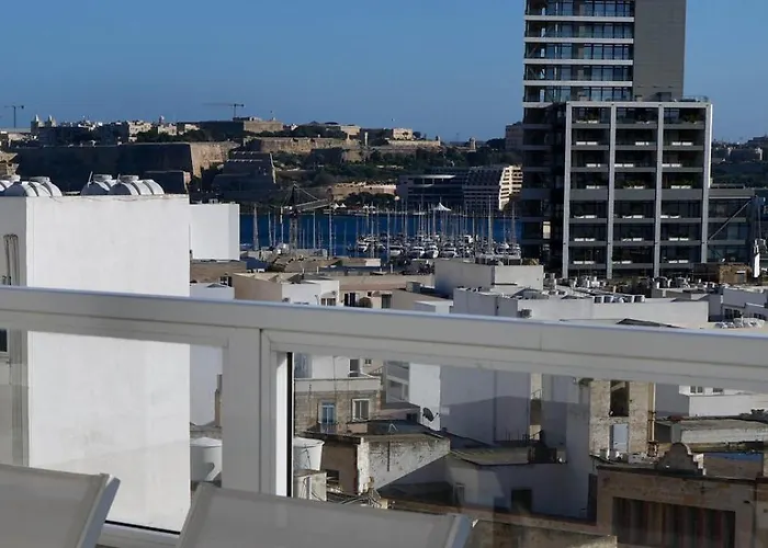 Valletta View 2br With Terrace 아파트 그지라