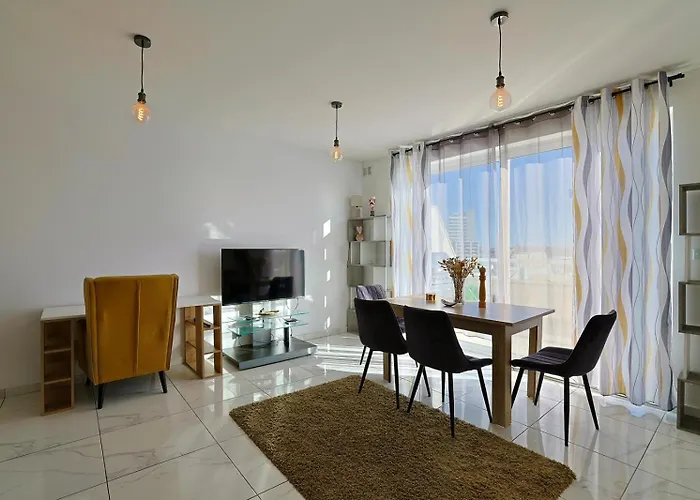 Valletta View 2br With Terrace 그지라